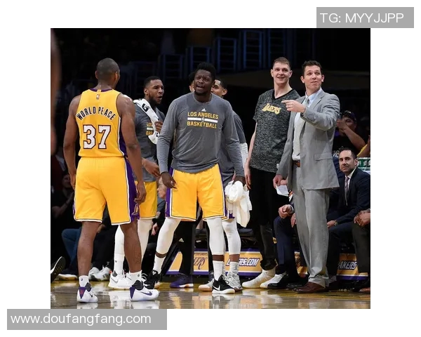 八卦爆料：布克被曝与明星传出绯闻